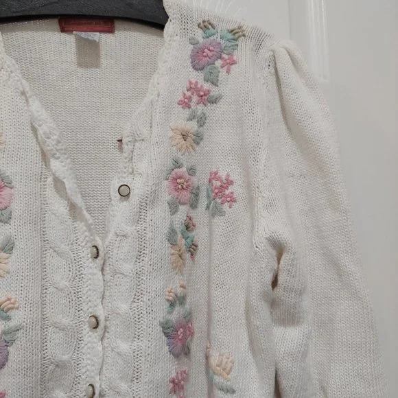 Pastel Floral Embroidered Cardigan with Pearl Buttons and Puff Sleeves Large - Picture 8 of 9
